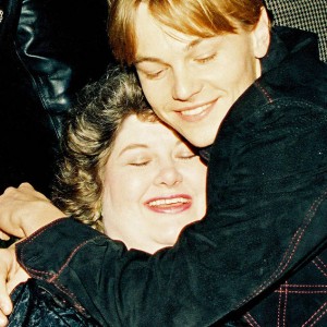 Leonardo DiCaprio Remembers What's Eating Gilbert Grape Co-Star Darlene Cates as the ''Best Acting Mom'' Leonardo DiCaprio Remembers What's Eating Gilbert Grape Co-Star Darlene Cates as the ''Best Acting Mom''